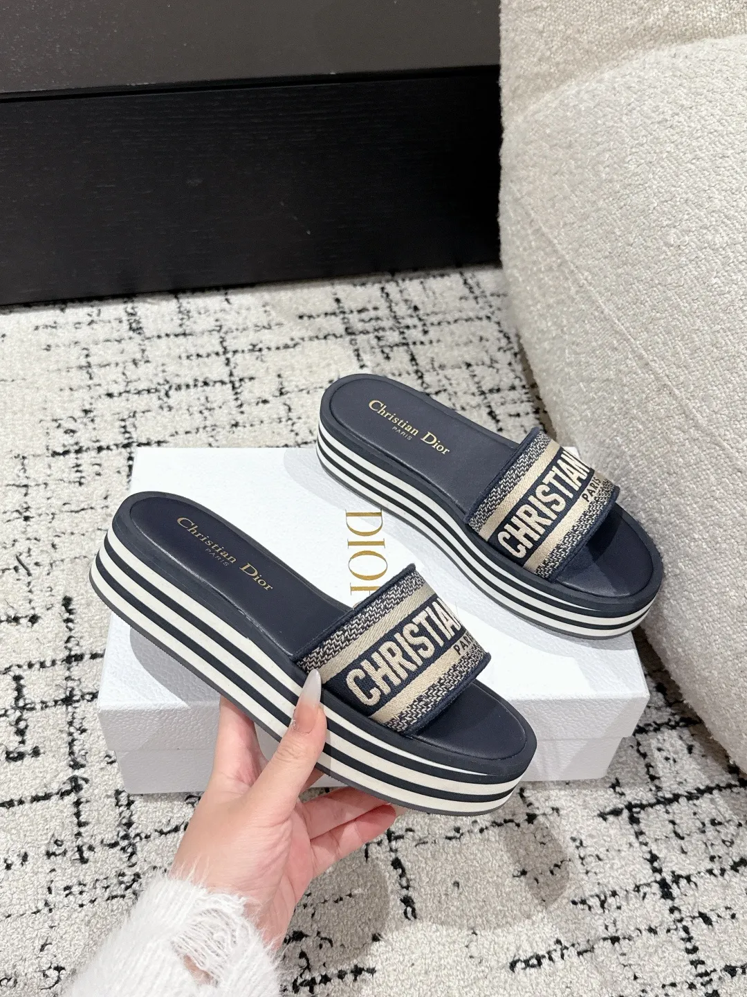 👟👟Ex-factory price 440👟👟 Women's Shoes Women's Clothing DIOR Dior Dway Fabric Embroidered Logo Open Toe 7cm Thick Sole Strap Slippers CD Letter Logo Three-dimensional Embroidery Thick Sole Round Toe Open Toe Slippers The original development of the top version on the market, soft and delicate foot feel, extremely comfortable.  ✔️Upper: imported electro-embroidered cotton technical fabric ✔️Inner lining: water-dyed cowhide foot pad lining ✔️Outsole: original combination outsole ✔️Sole thickness: 7cm ✔️Size: #35-41 (40.41. Customized, non-refundable and non-exchangeable)
